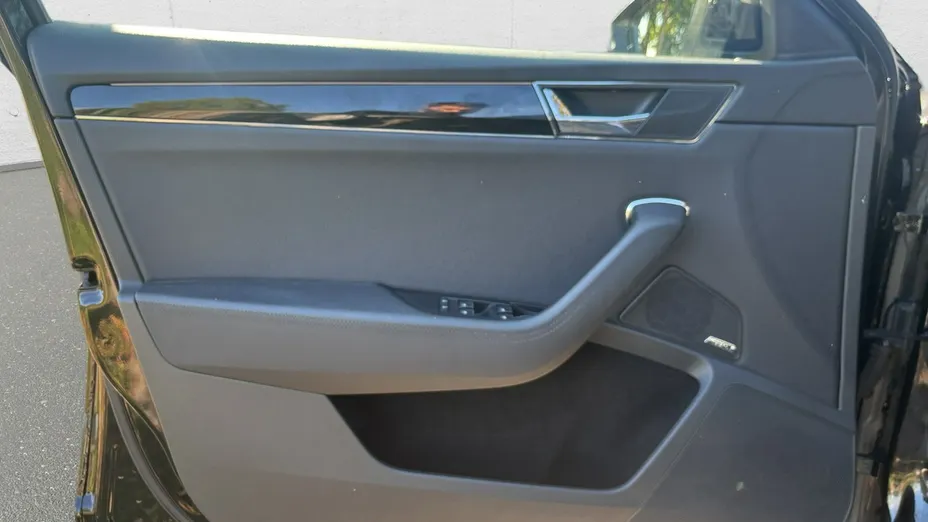SKODA Superb -