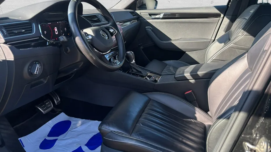 SKODA Superb -