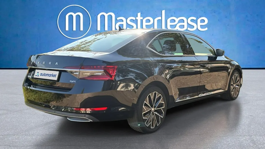 SKODA Superb -