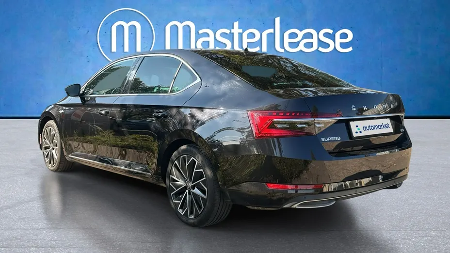 SKODA Superb -