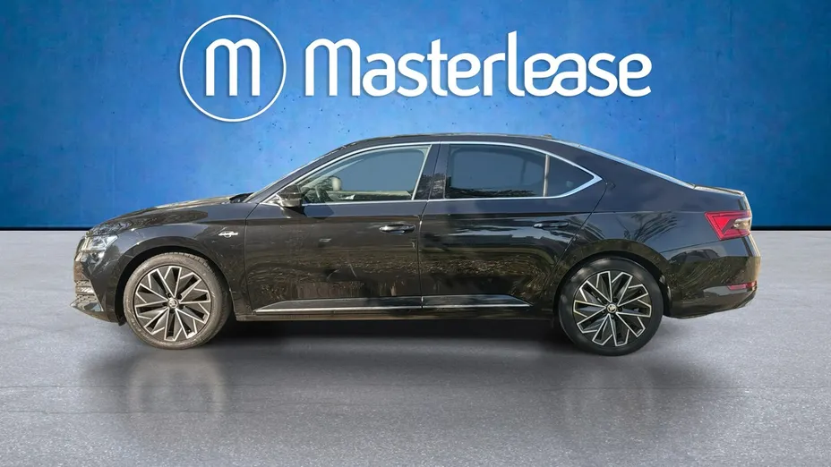 SKODA Superb -