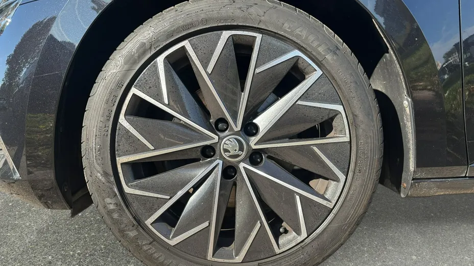 SKODA Superb -