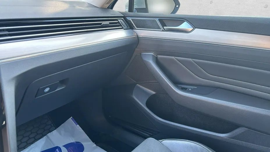 VOLKSWAGEN Passat -