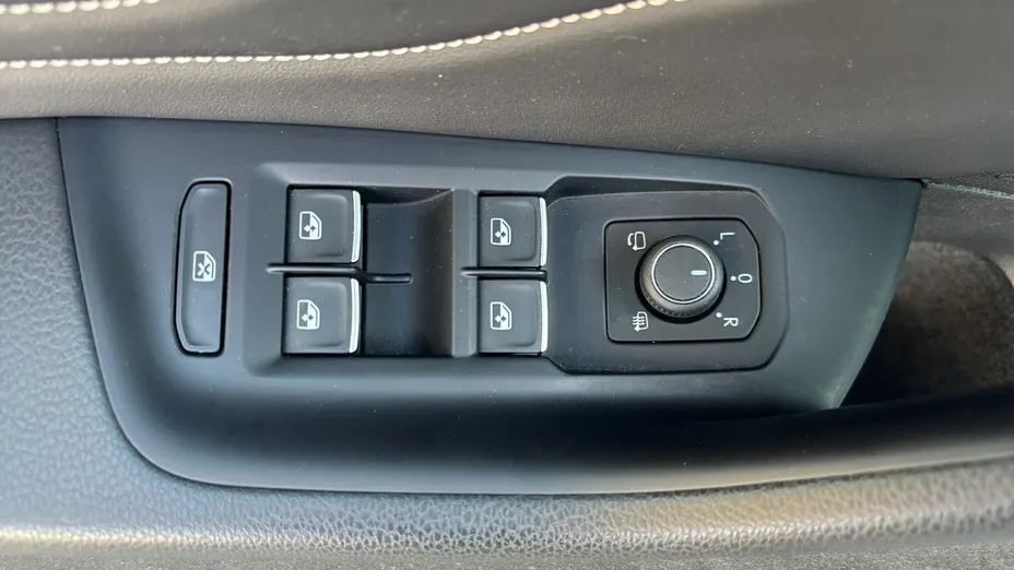 VOLKSWAGEN Passat -