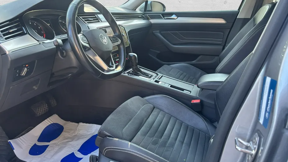 VOLKSWAGEN Passat -