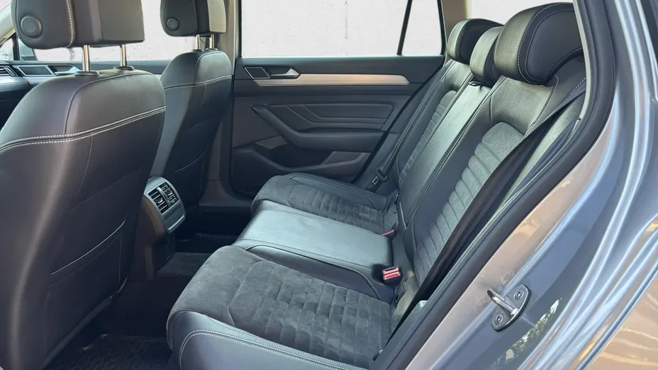 VOLKSWAGEN Passat -