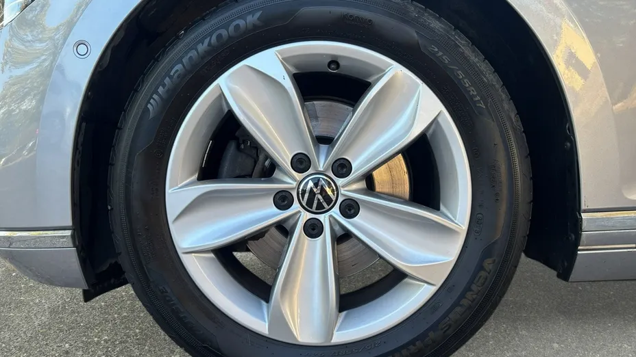 VOLKSWAGEN Passat -
