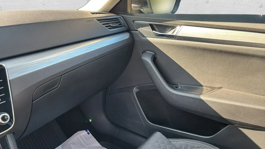 SKODA Superb -