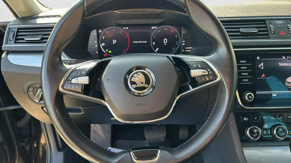 SKODA Superb -