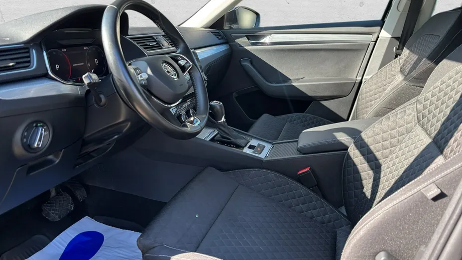 SKODA Superb -