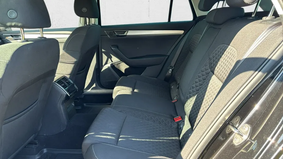 SKODA Superb -