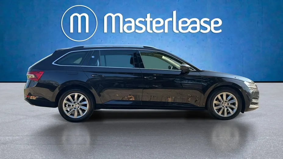 SKODA Superb -