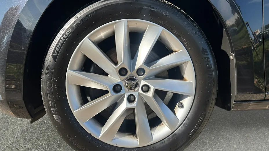 SKODA Superb -