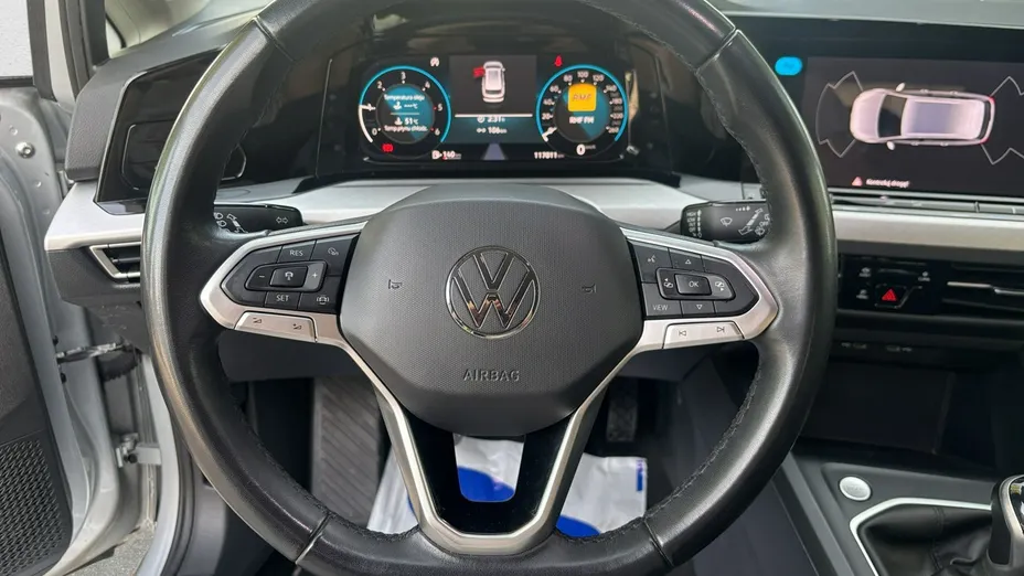 VOLKSWAGEN Golf -