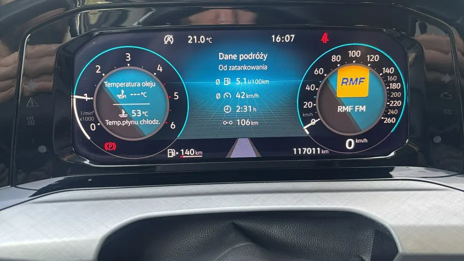VOLKSWAGEN Golf -