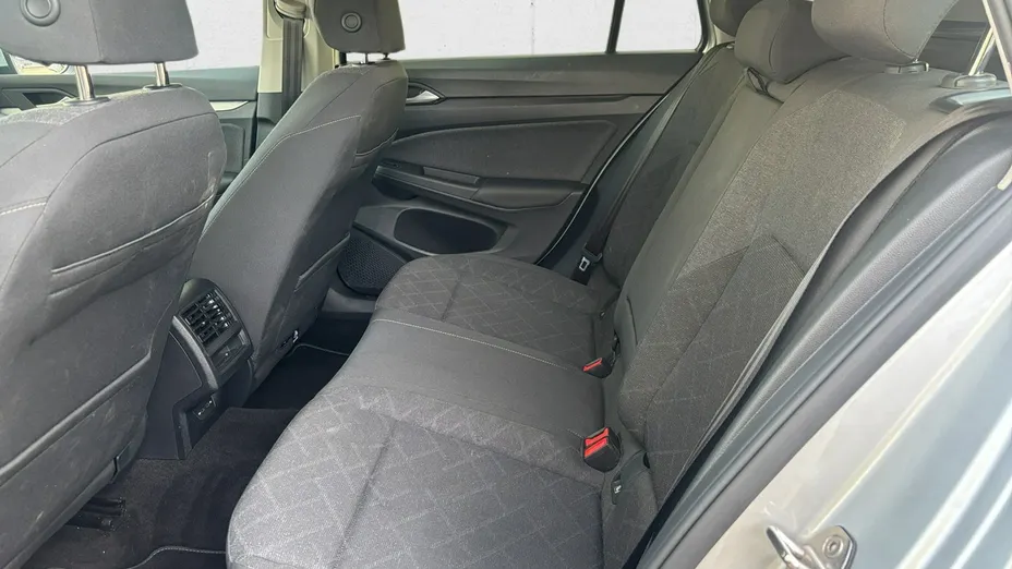 VOLKSWAGEN Golf -