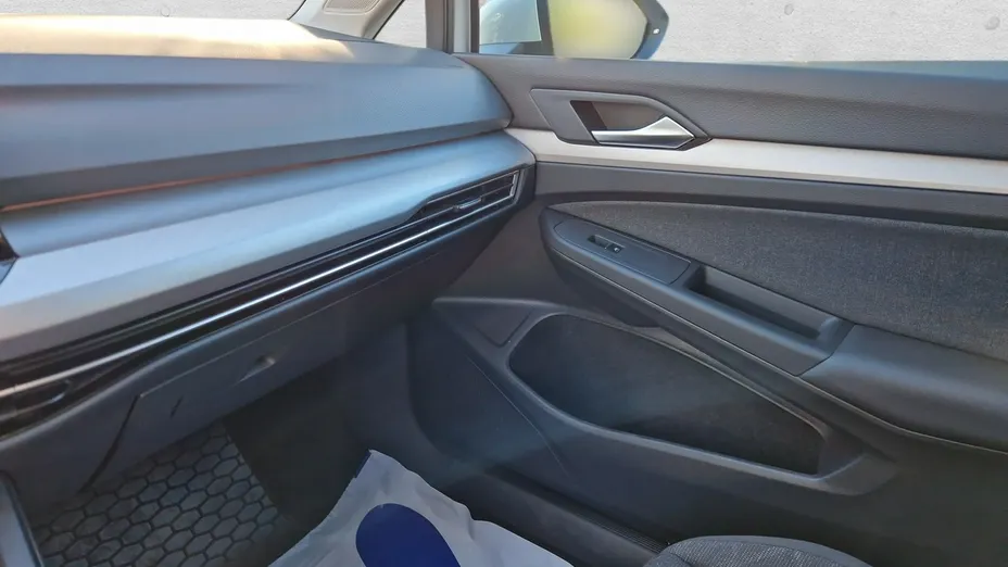 VOLKSWAGEN Golf -