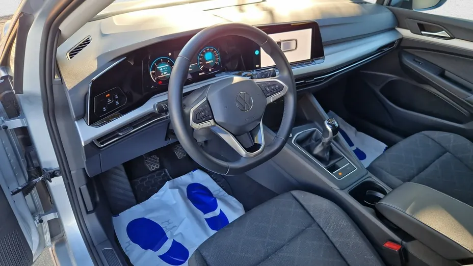 VOLKSWAGEN Golf -