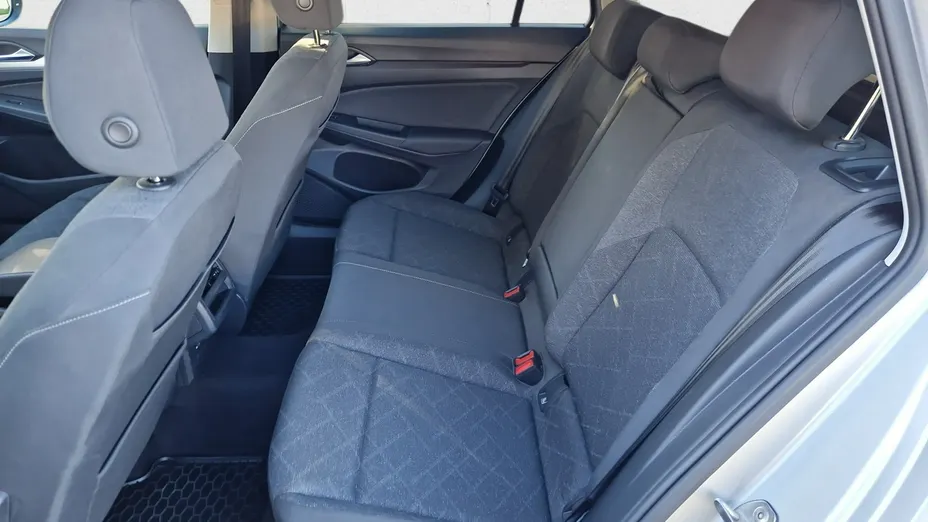 VOLKSWAGEN Golf -
