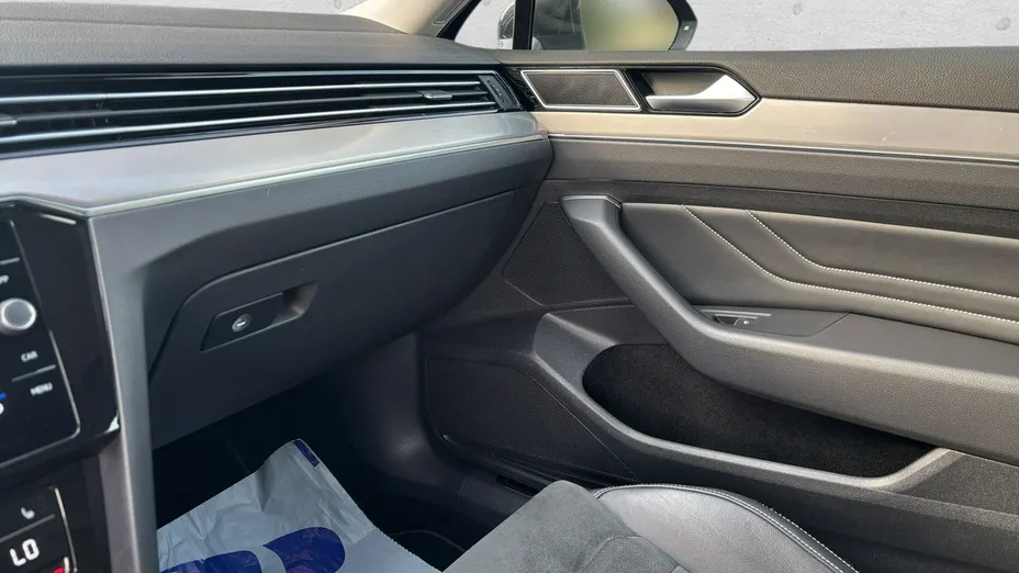 VOLKSWAGEN Passat -