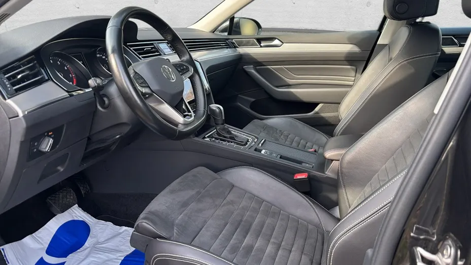 VOLKSWAGEN Passat -