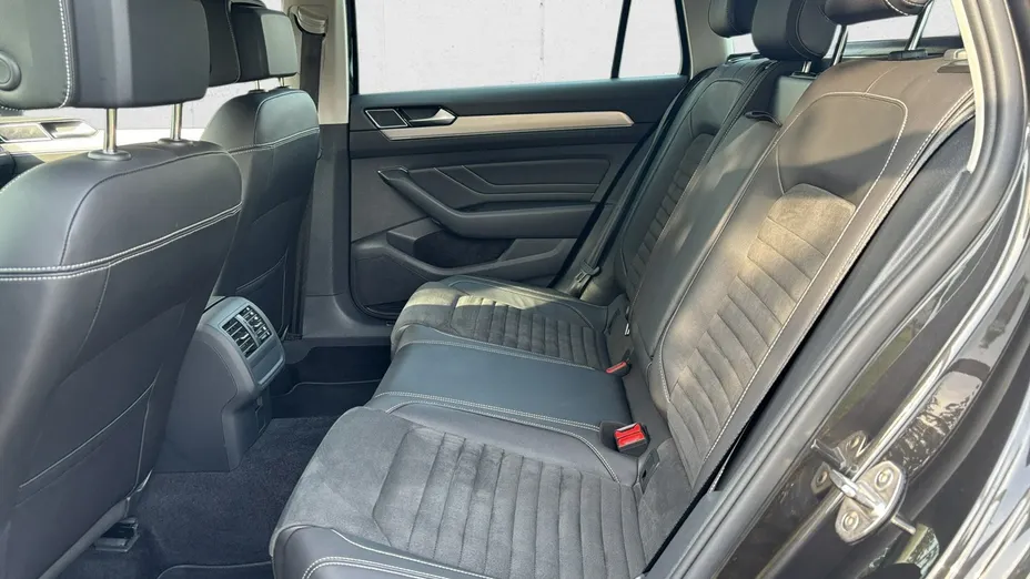 VOLKSWAGEN Passat -