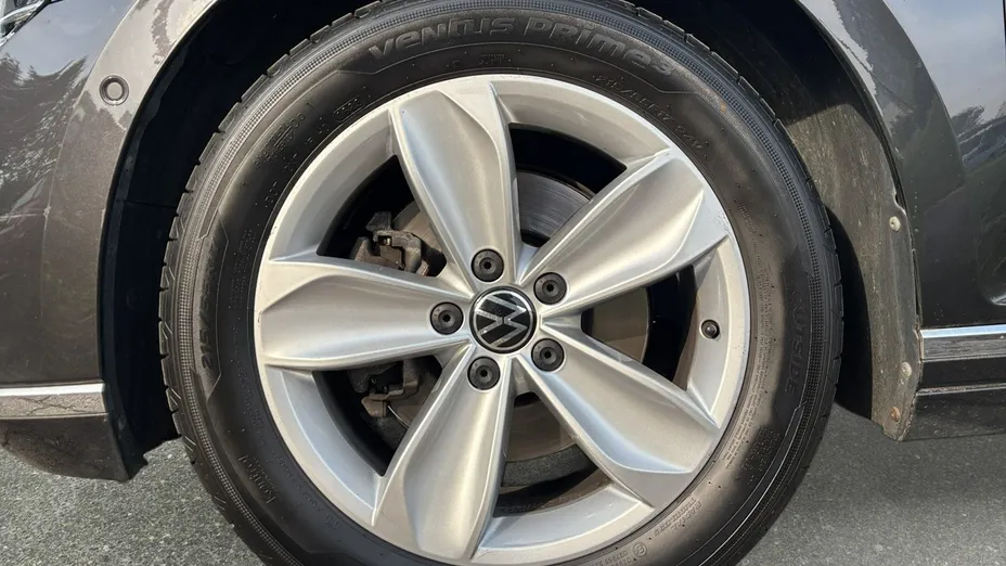 VOLKSWAGEN Passat -