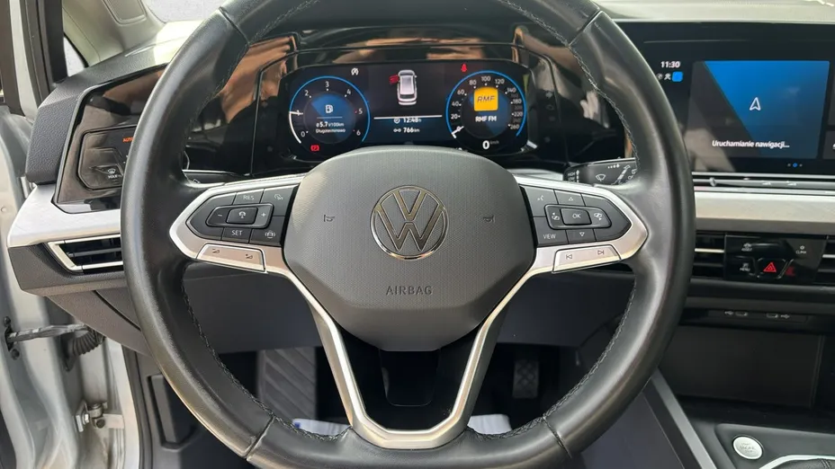 VOLKSWAGEN Golf -