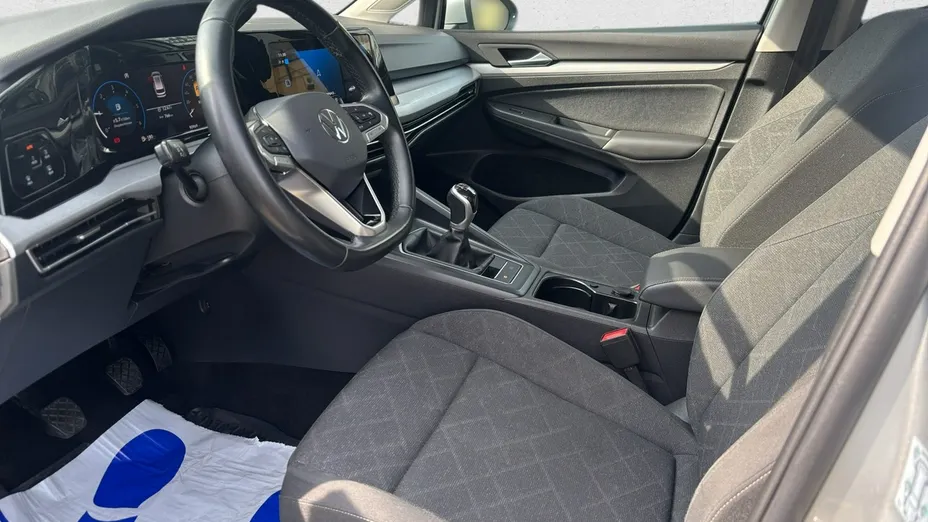VOLKSWAGEN Golf -