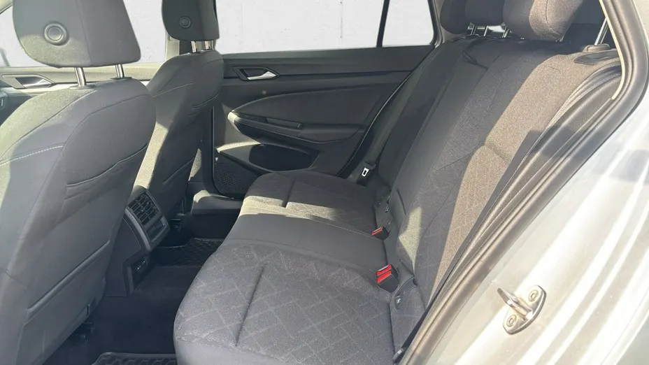 VOLKSWAGEN Golf -