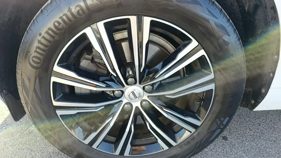 VOLVO XC60 -