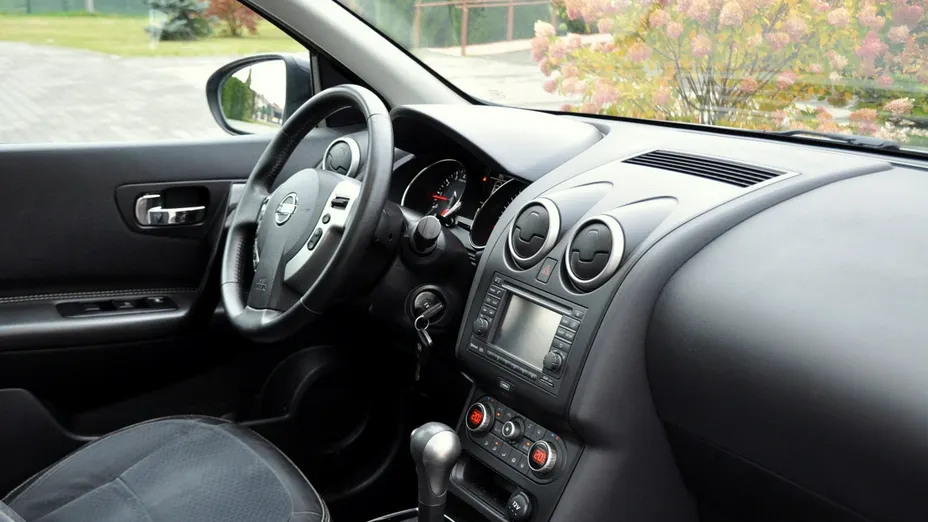 NISSAN Qashqai -