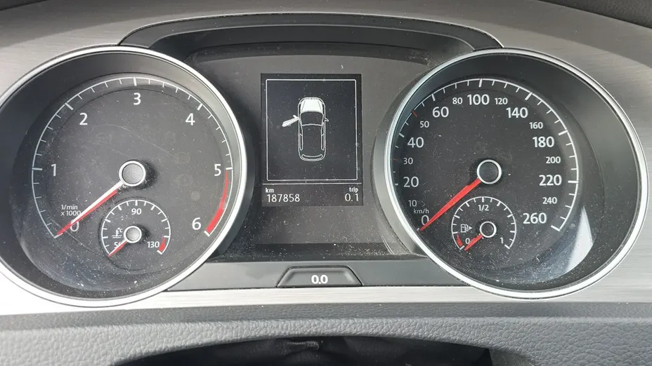 VOLKSWAGEN Golf -