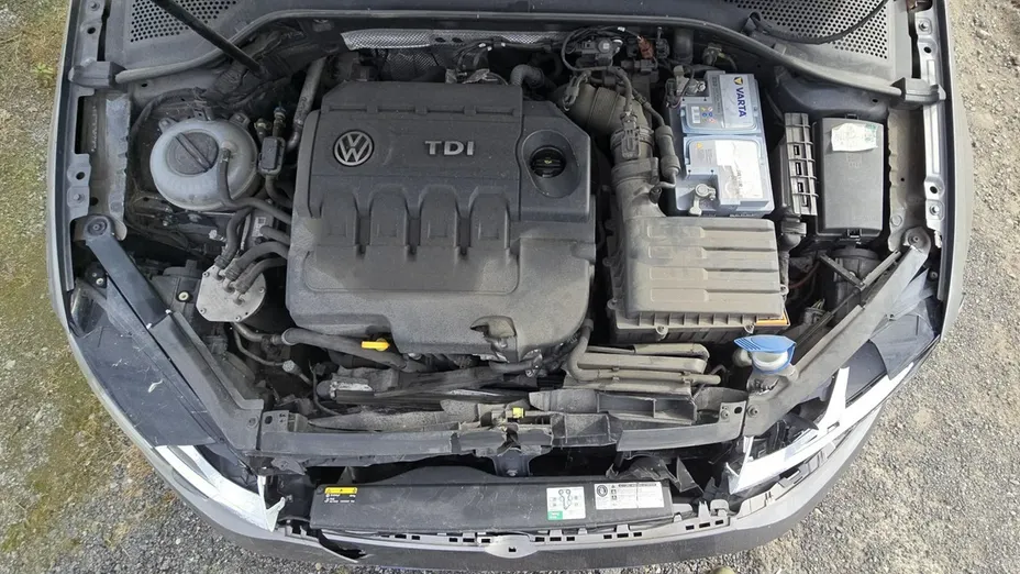 VOLKSWAGEN Golf -