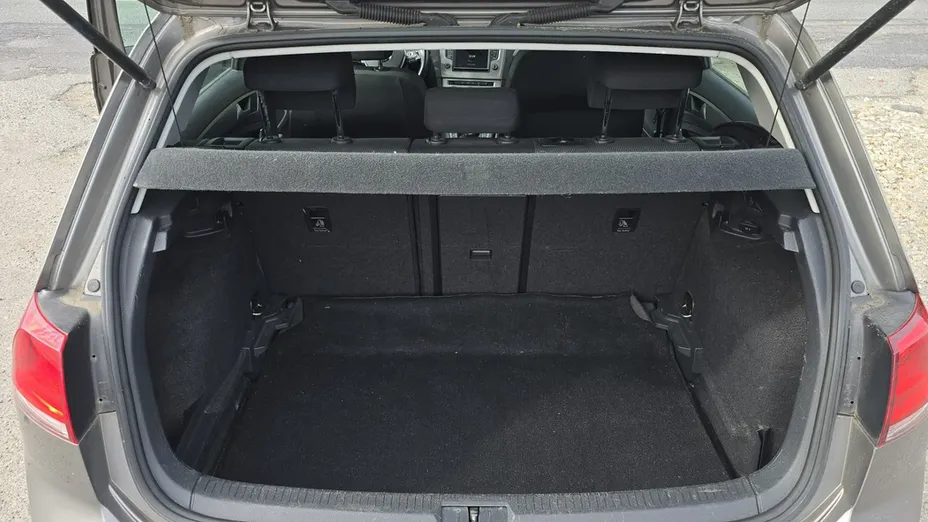 VOLKSWAGEN Golf -