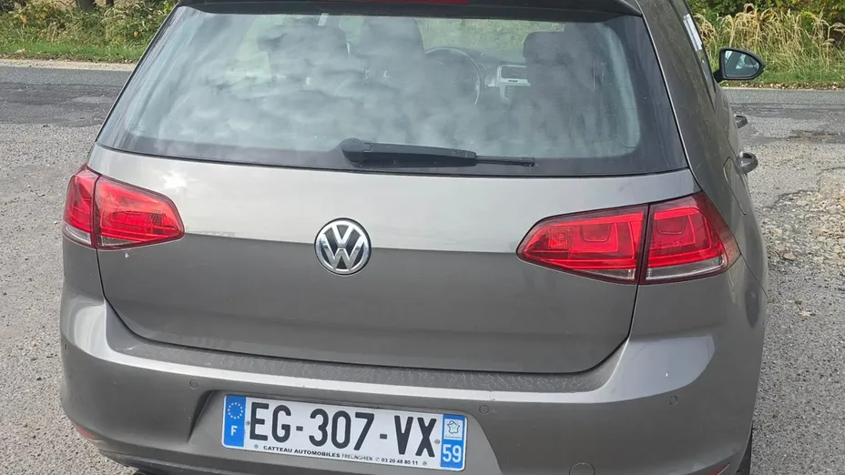 VOLKSWAGEN Golf -