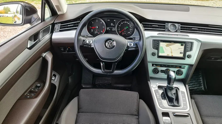 VOLKSWAGEN Passat -
