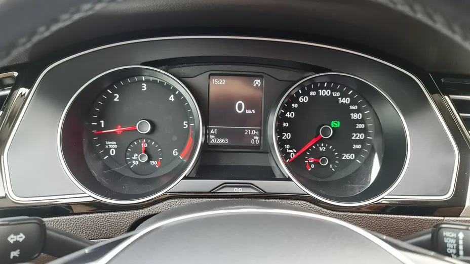 VOLKSWAGEN Passat -