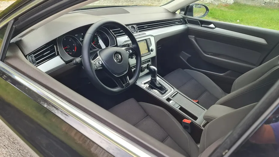 VOLKSWAGEN Passat -