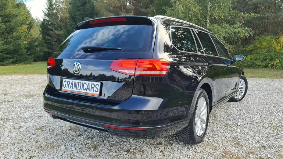 VOLKSWAGEN Passat -