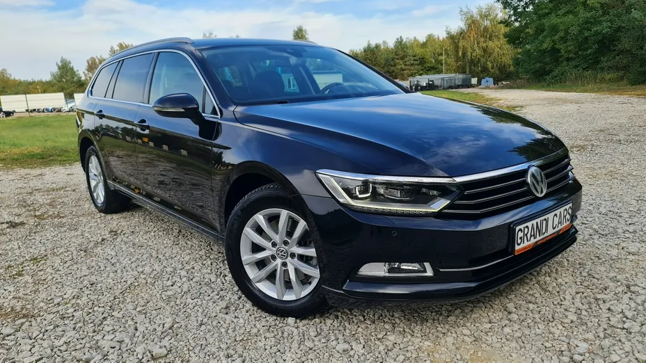 VOLKSWAGEN Passat -