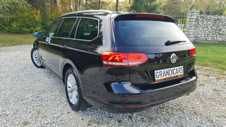 VOLKSWAGEN Passat -