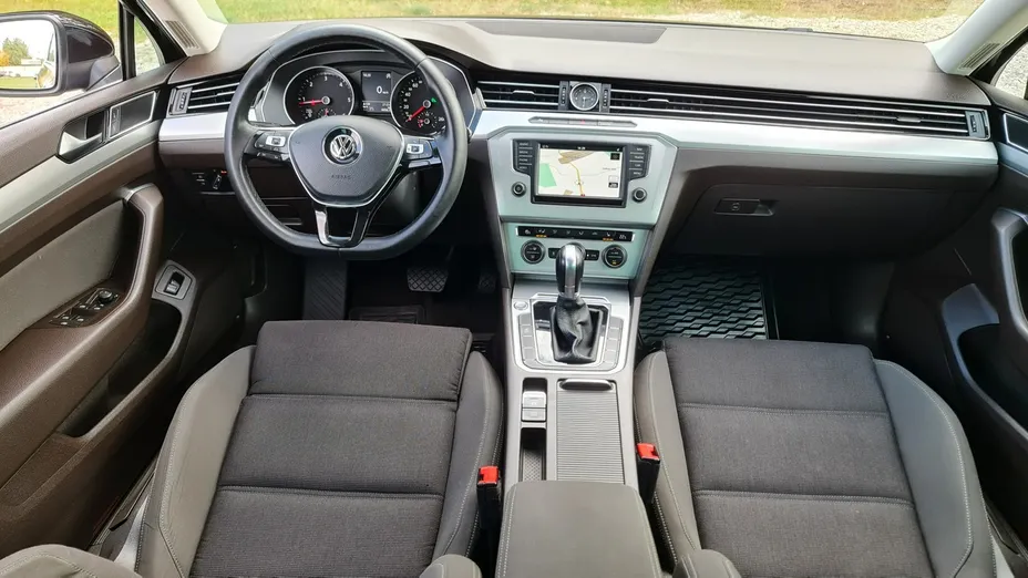 VOLKSWAGEN Passat -