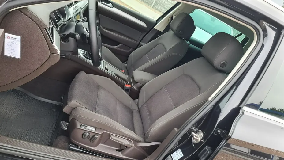 VOLKSWAGEN Passat -