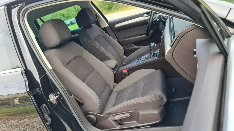 VOLKSWAGEN Passat -
