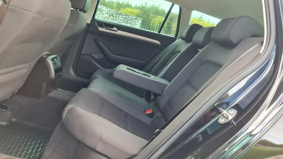 VOLKSWAGEN Passat -
