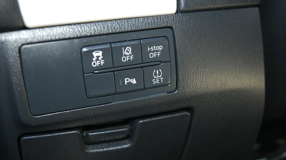 MAZDA 6 -