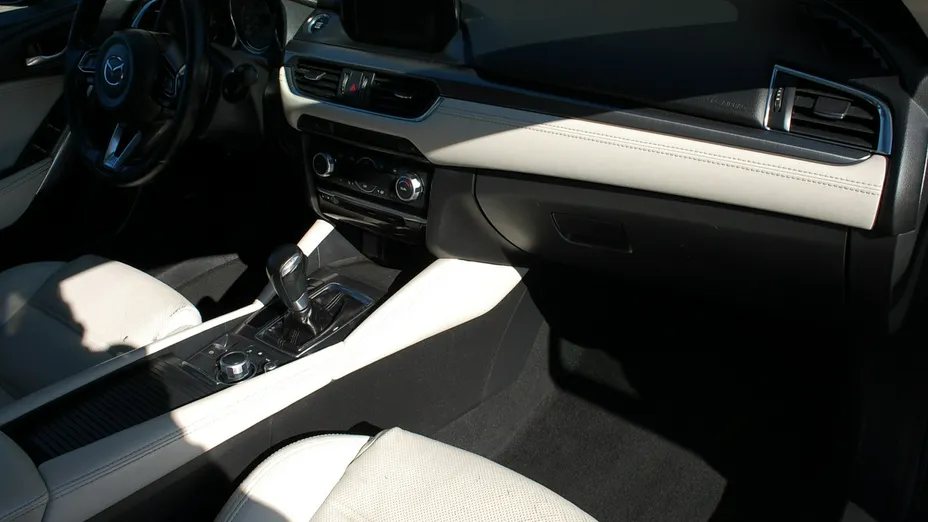 MAZDA 6 -
