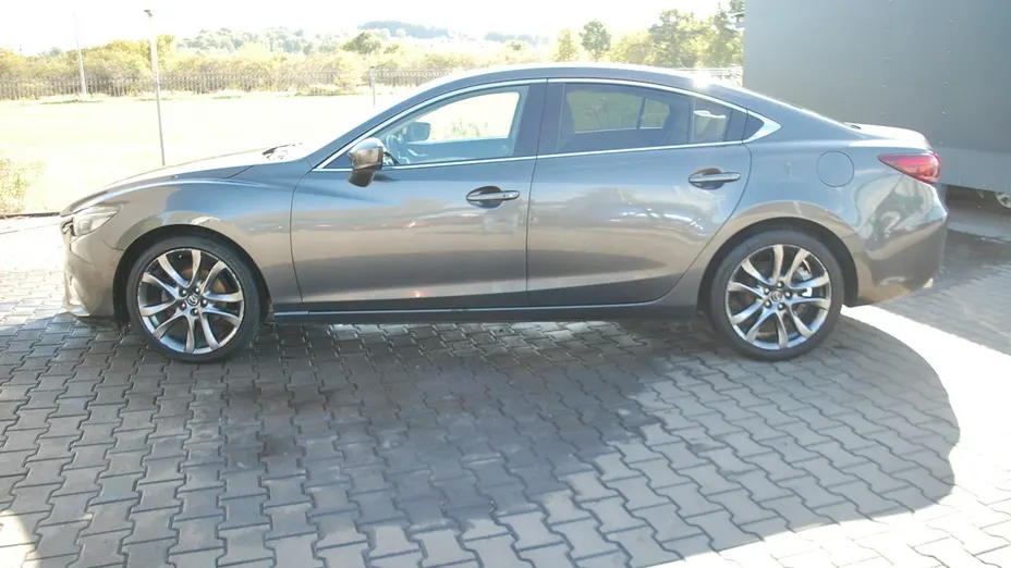 MAZDA 6 -