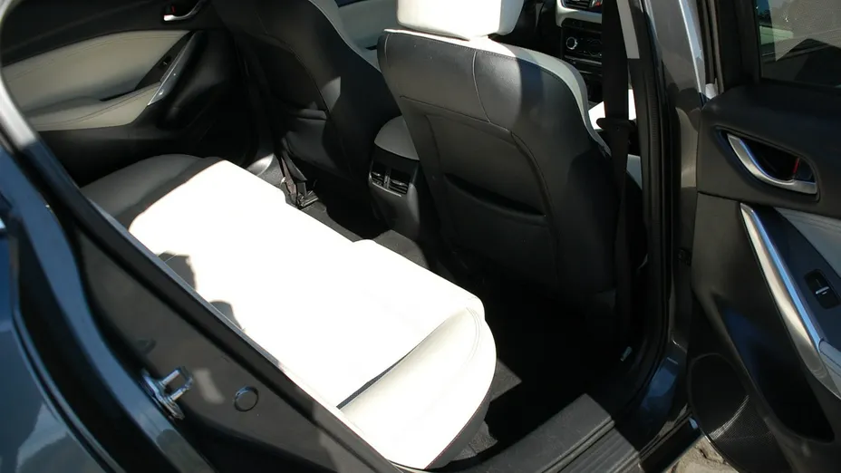 MAZDA 6 -